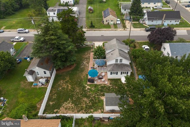 56 LAKEVIEW AVE, Pennsville, NJ 08070