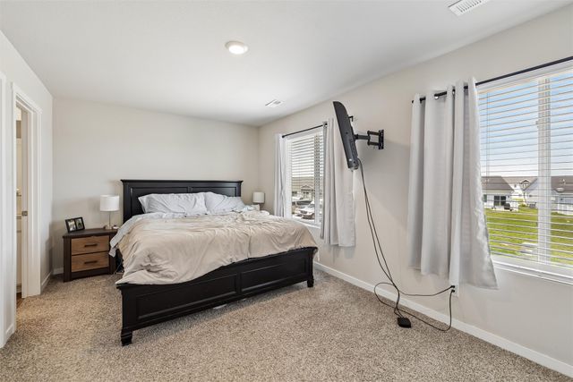 9672 Heightsview Drive, West Des Moines, IA 50266