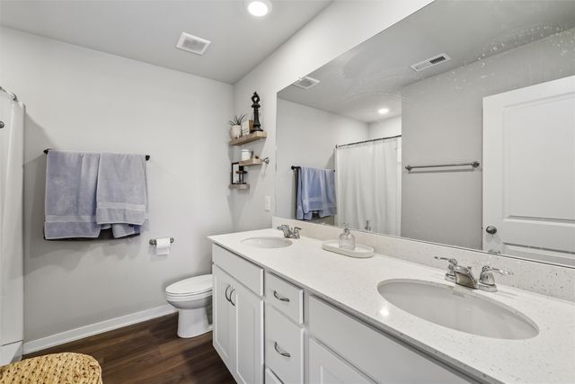 9672 Heightsview Drive, West Des Moines, IA 50266