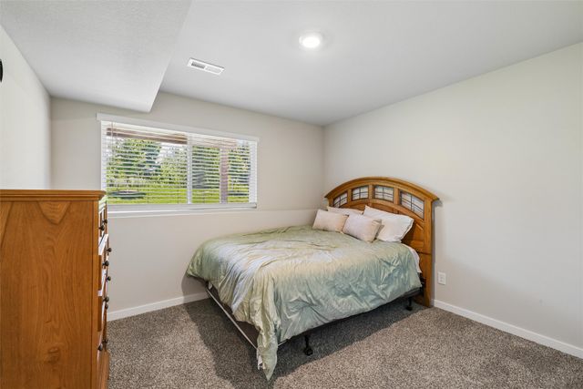 9672 Heightsview Drive, West Des Moines, IA 50266