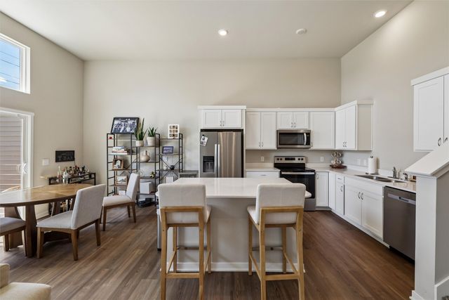 9672 Heightsview Drive, West Des Moines, IA 50266