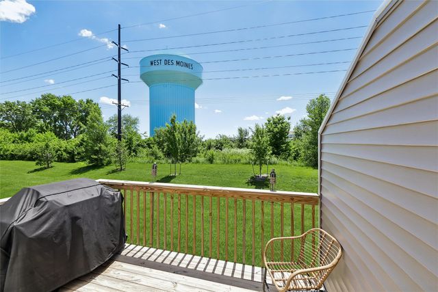 9672 Heightsview Drive, West Des Moines, IA 50266