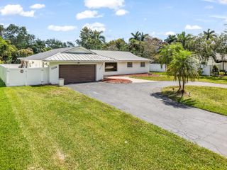 1120 E Tropical Way, Plantation, FL 33317