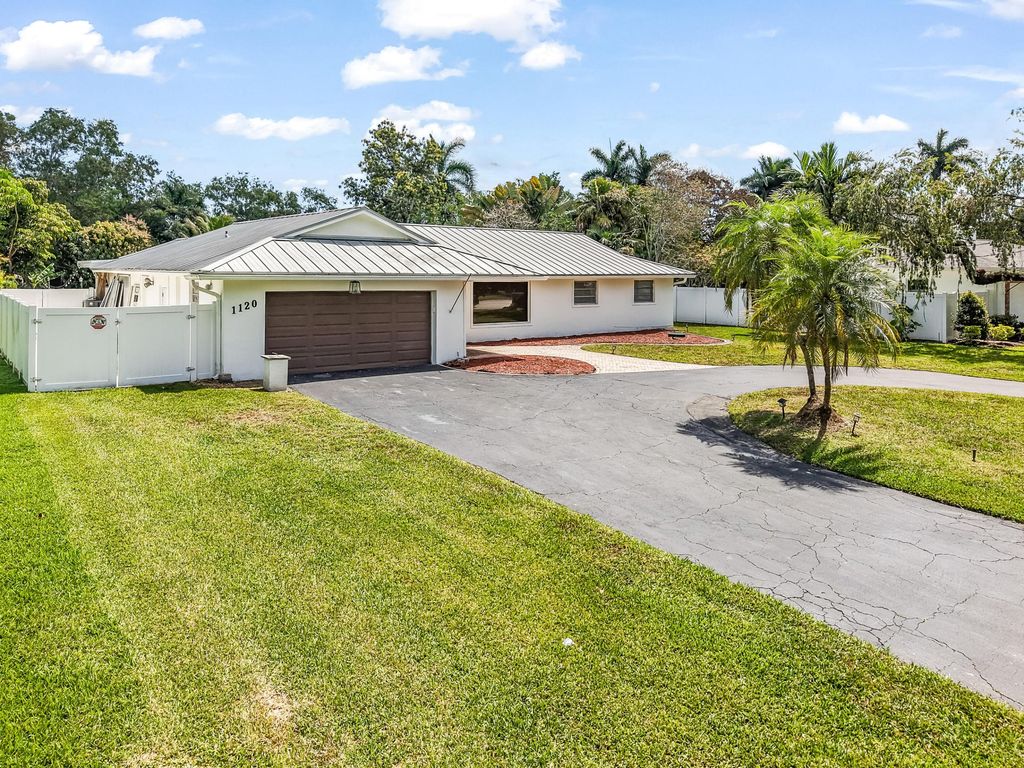 1120 E Tropical Way, Plantation, FL 33317
