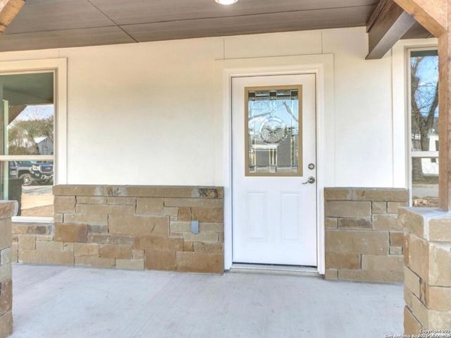 106 Valley Oaks, Kerrville, TX 78028