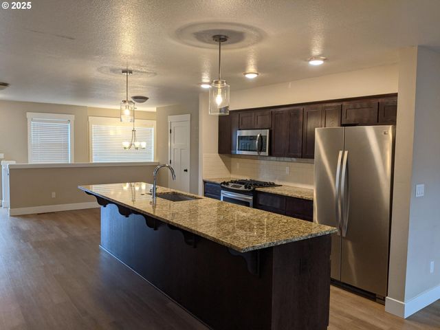 16765 CHAMPION Way, Sandy, OR 97055