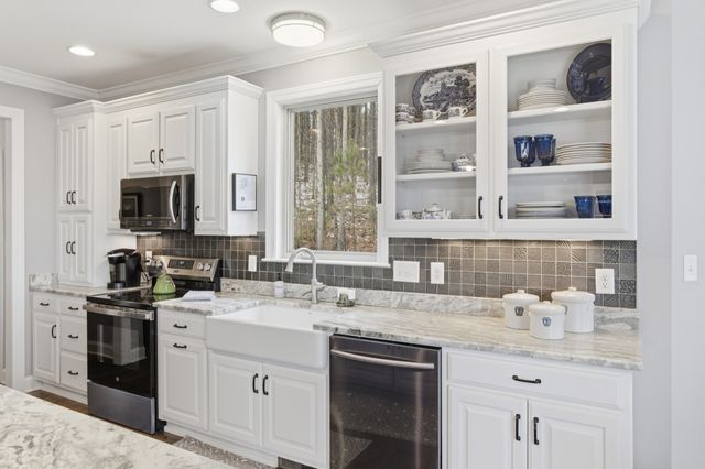 460 Cross Creek Dr, South Pittsburg, TN 37380