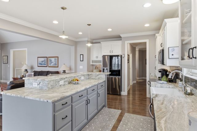 460 Cross Creek Dr, South Pittsburg, TN 37380