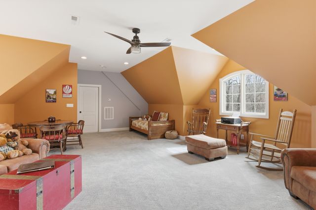 460 Cross Creek Dr, South Pittsburg, TN 37380