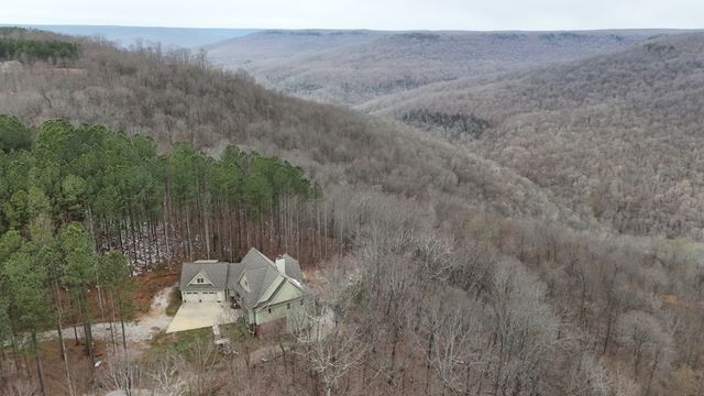 460 Cross Creek Dr, South Pittsburg, TN 37380