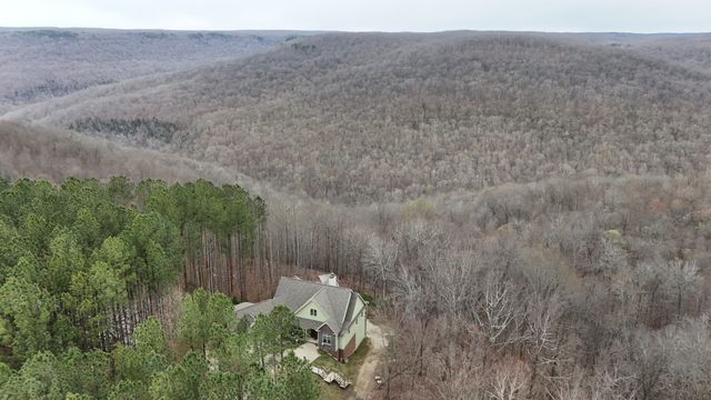 460 Cross Creek Dr, South Pittsburg, TN 37380