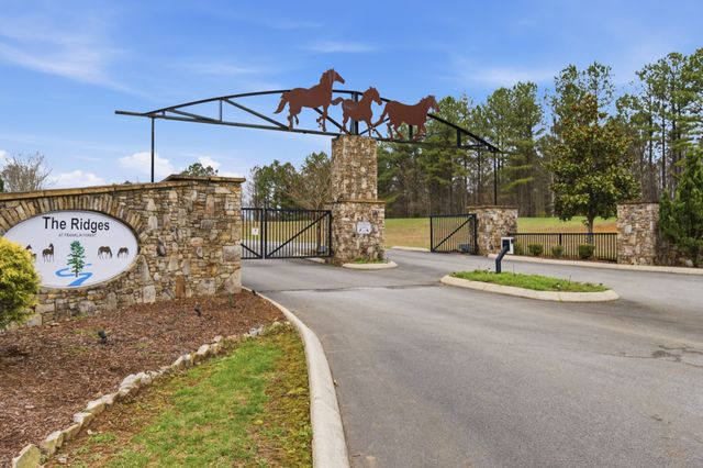 460 Cross Creek Dr, South Pittsburg, TN 37380