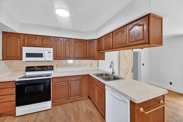 5300 Arnold Drive, Burton, MI 48509