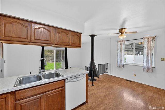 5300 Arnold Drive, Burton, MI 48509