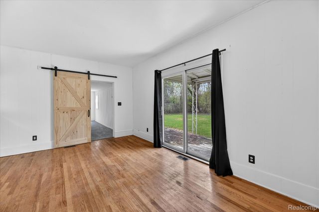 5300 Arnold Drive, Burton, MI 48509