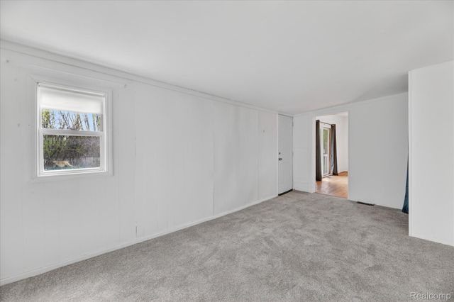 5300 Arnold Drive, Burton, MI 48509