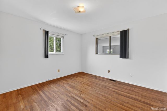 5300 Arnold Drive, Burton, MI 48509