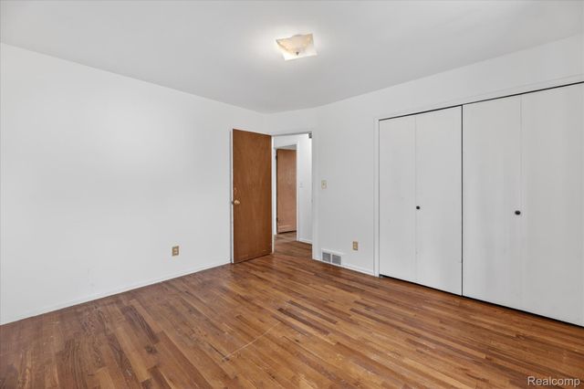 5300 Arnold Drive, Burton, MI 48509