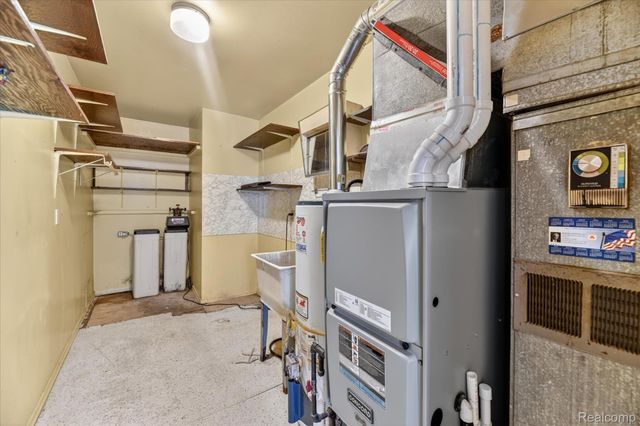 5300 Arnold Drive, Burton, MI 48509