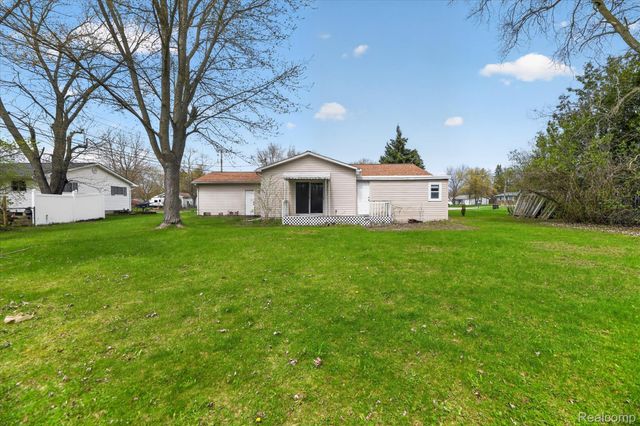 5300 Arnold Drive, Burton, MI 48509