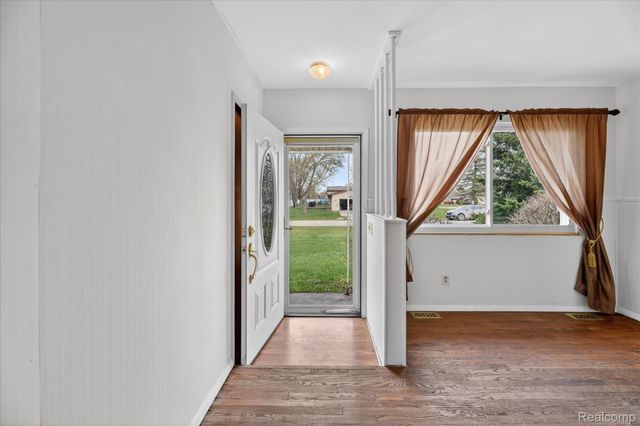 5300 Arnold Drive, Burton, MI 48509