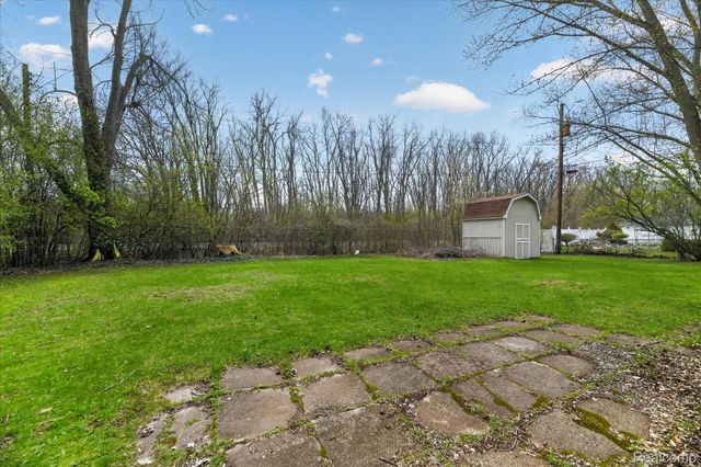 5300 Arnold Drive, Burton, MI 48509