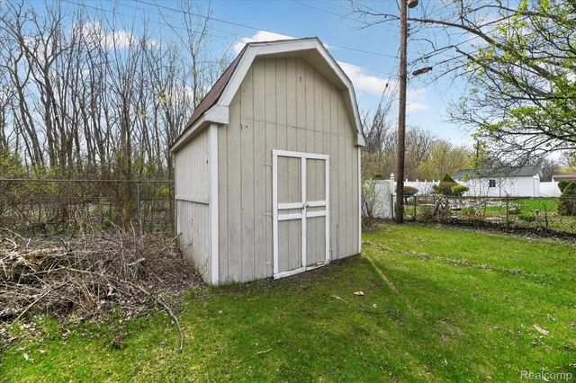 5300 Arnold Drive, Burton, MI 48509