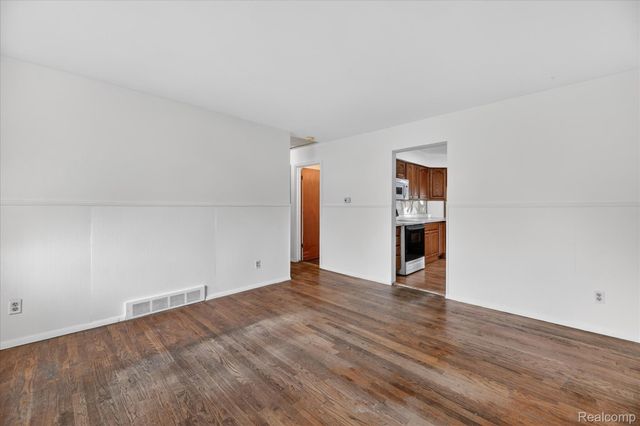 5300 Arnold Drive, Burton, MI 48509
