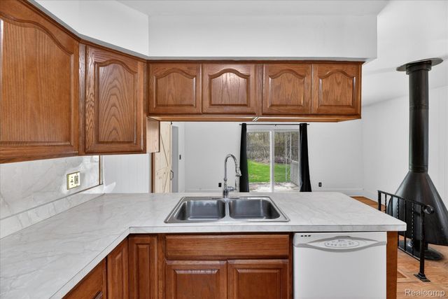 5300 Arnold Drive, Burton, MI 48509