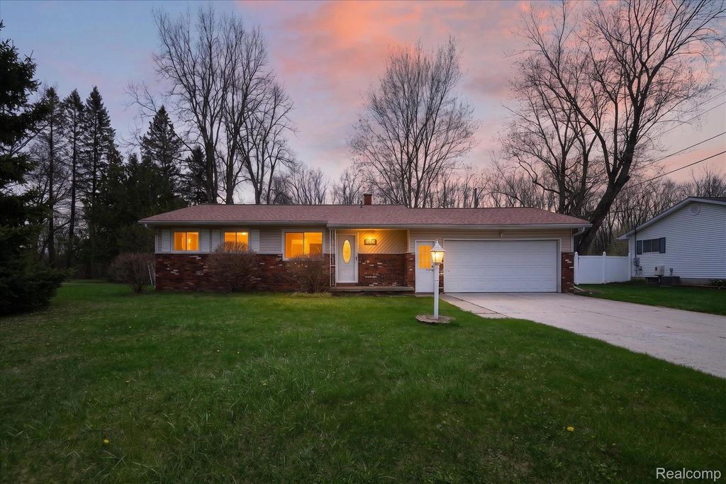 5300 Arnold Drive, Burton, MI 48509