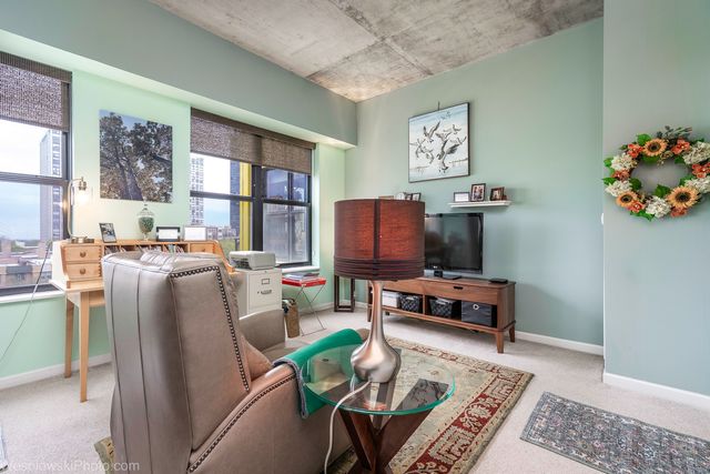 1122 W Catalpa Avenue 603, Chicago, IL 60640