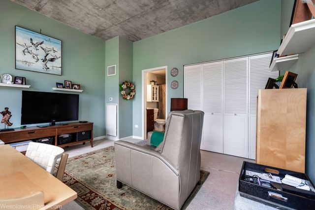1122 W Catalpa Avenue 603, Chicago, IL 60640