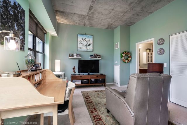 1122 W Catalpa Avenue 603, Chicago, IL 60640