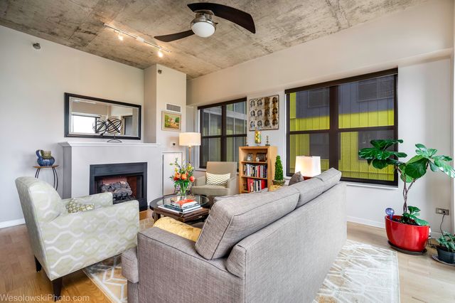 1122 W Catalpa Avenue 603, Chicago, IL 60640