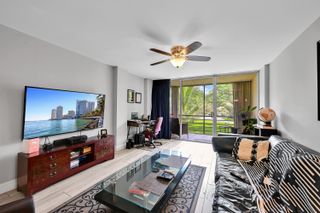 103 Royal Park Drive 2e, Oakland Park, FL 33309