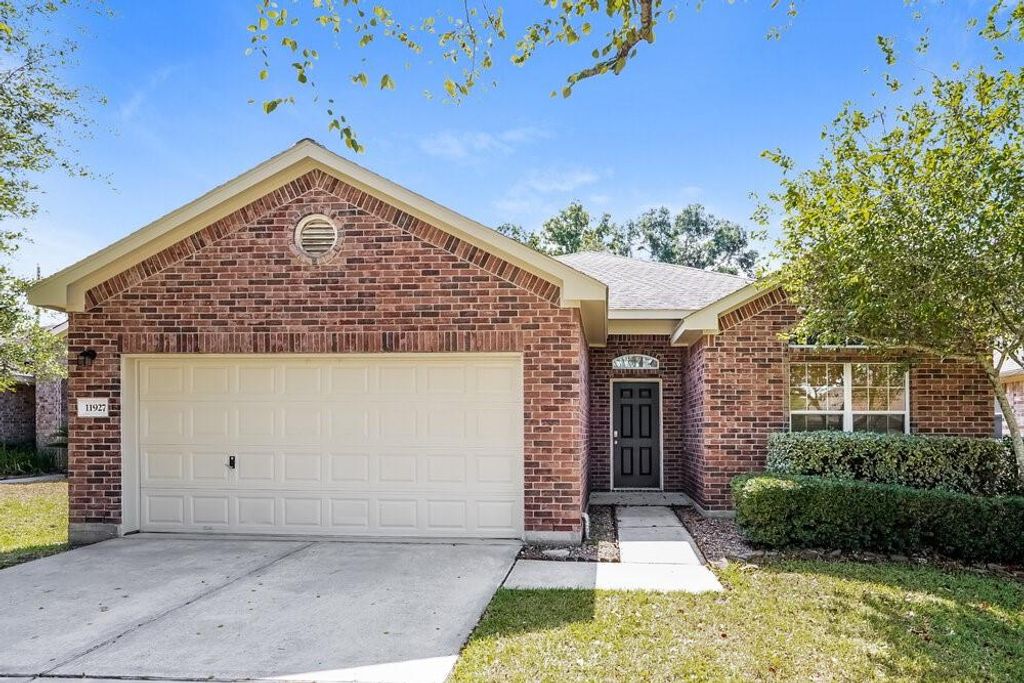 11927 Belle Court, Pinehurst, TX 77362