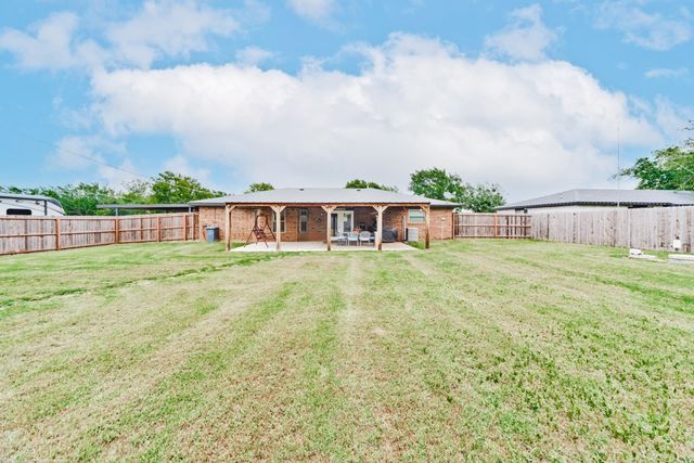 251 Alicia Street, Bowie, TX 76230