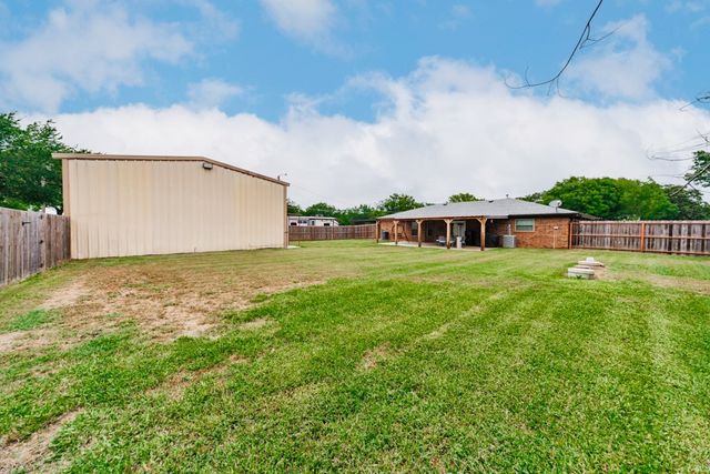 251 Alicia Street, Bowie, TX 76230