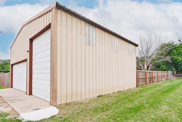 251 Alicia Street, Bowie, TX 76230