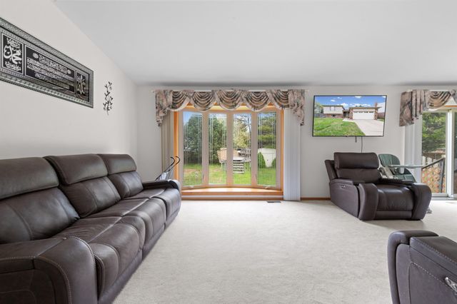 38982 Sutton Dr Drive, Sterling Heights, MI 48310