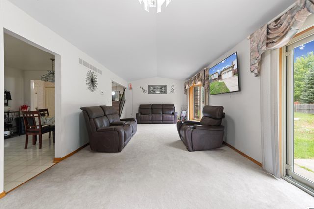38982 Sutton Dr Drive, Sterling Heights, MI 48310