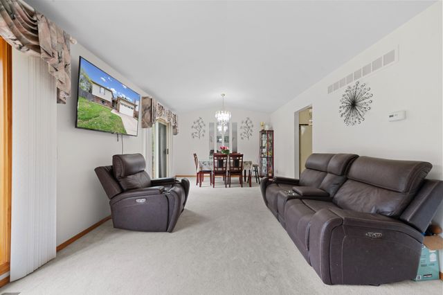 38982 Sutton Dr Drive, Sterling Heights, MI 48310