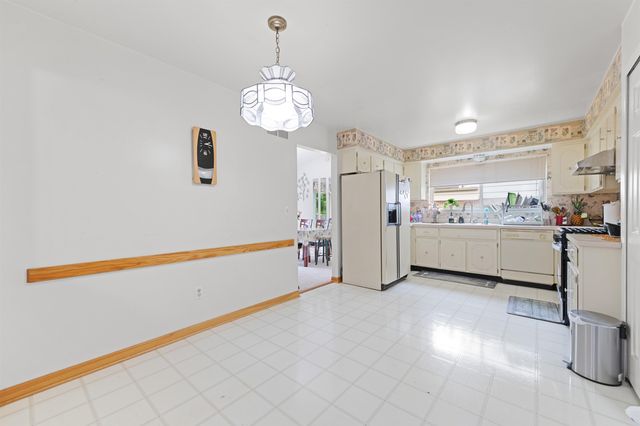 38982 Sutton Dr Drive, Sterling Heights, MI 48310