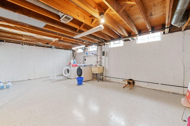 38982 Sutton Dr Drive, Sterling Heights, MI 48310