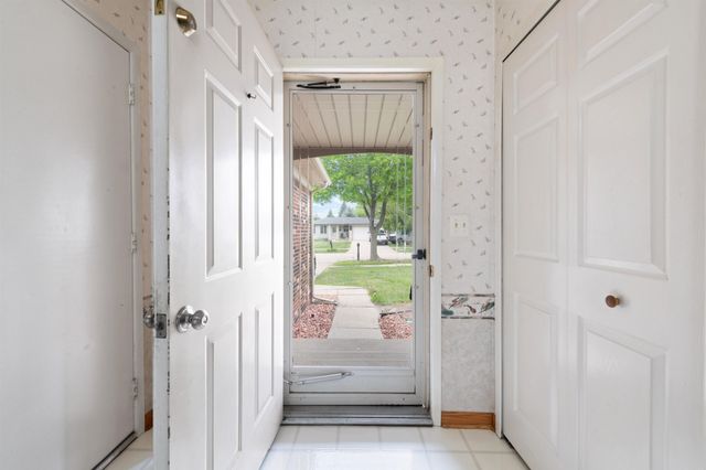 38982 Sutton Dr Drive, Sterling Heights, MI 48310