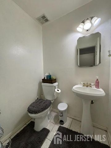 9 Quincy Circle S, South Brunswick, NJ 08810