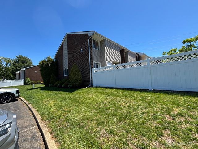 9 Quincy Circle S, South Brunswick, NJ 08810