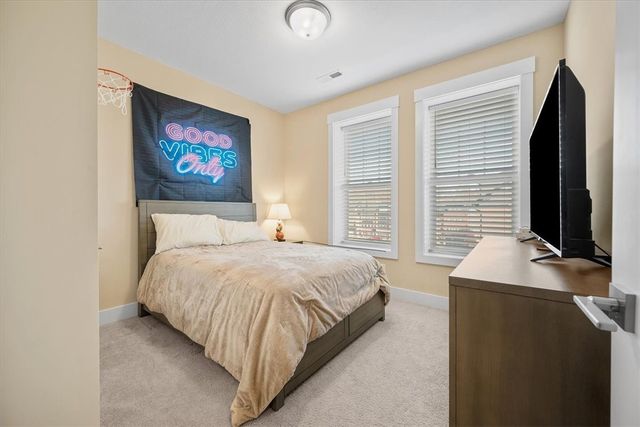 202 Kousa Ln, Peters Twp, PA 15367