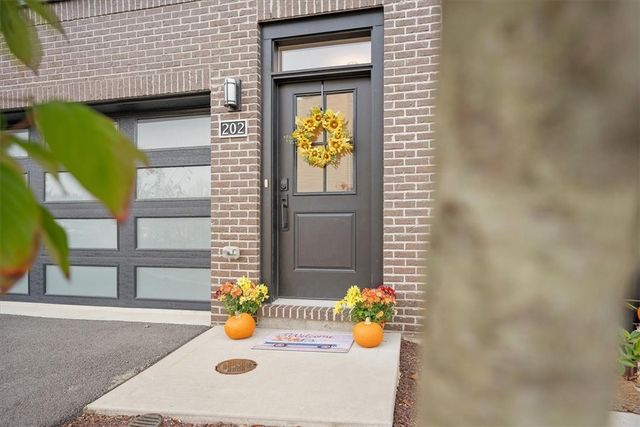 202 Kousa Ln, Peters Twp, PA 15367