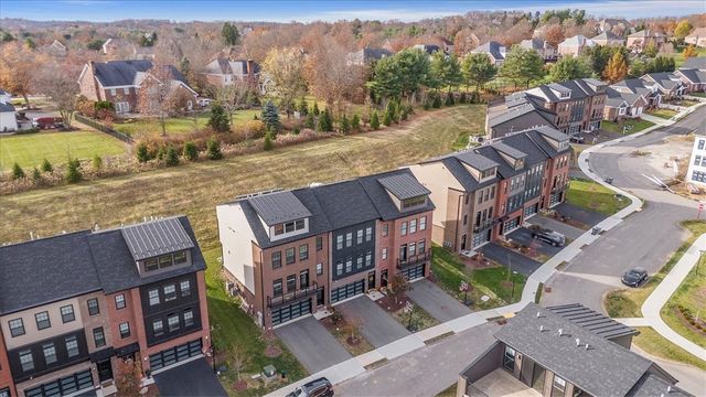 202 Kousa Ln, Peters Twp, PA 15367